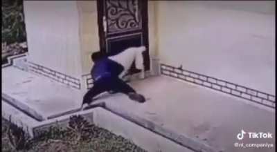 In Uzbekistan, a guy used a wrestling move to neutralize an aggressive dog who wanted to tear him to shreds.