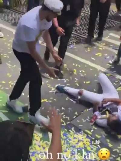 Klay snatchin&rsquo; bodies at the Parade 😭