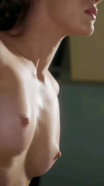 Lizzy Caplan