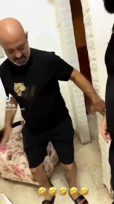 Напугал