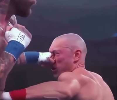 He Got Hands - Man Rearranges Opponent&rsquo;s Face After Landing Vicious Blow 1v1 Fight
