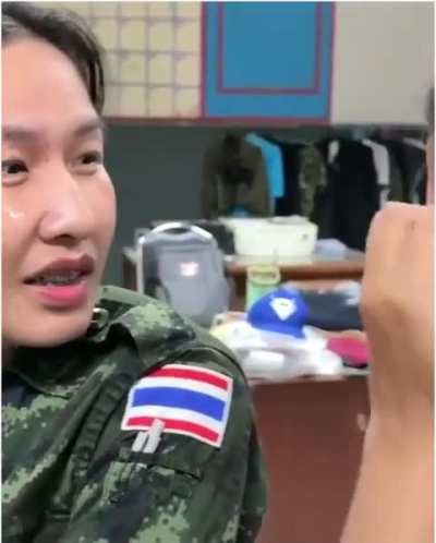 Do not hand her a gun!