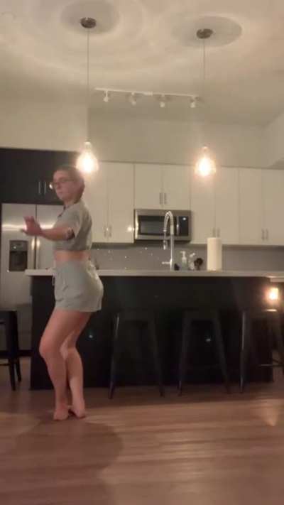 I haven&rsquo;t taken a ballet class in 9 years. Last night, I decided to do a self taught one. I know my technique is rusty. More in comments...
