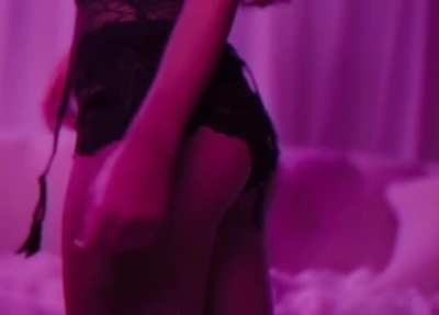 Arianas ass 😍🍑