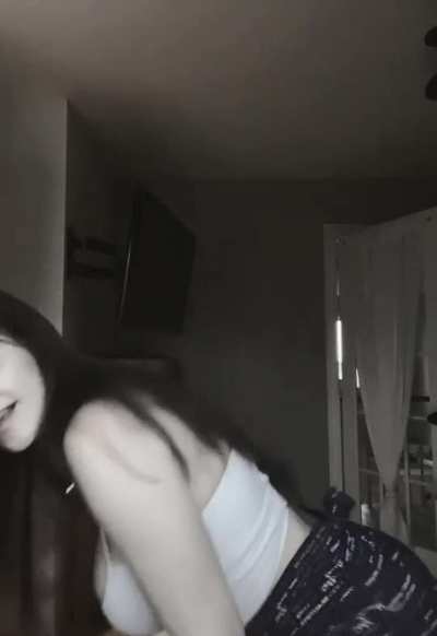 She moves!!