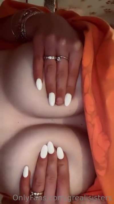 Dal feed (boobs)
