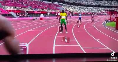 He knows wassup (pun intended). Cameraman panning be like&hellip; 👀