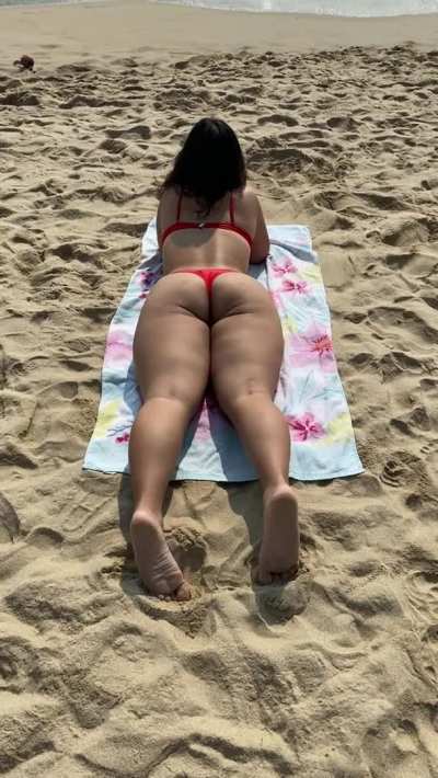 At least my butt enjoying her vacation while hungry
