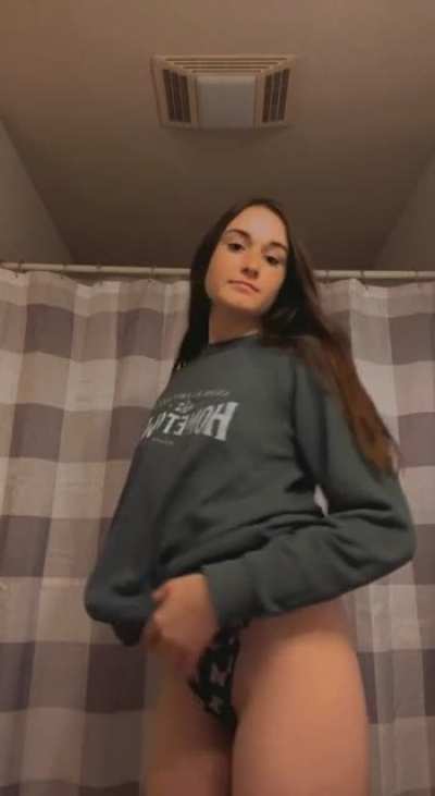 I might have small tits but I promise I&rsquo;ll give you the best head imaginable