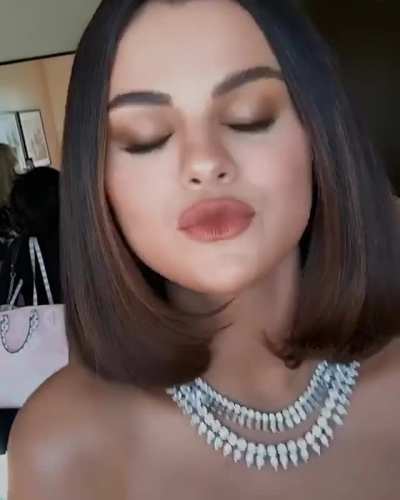 Selena Gomez has a perfect face