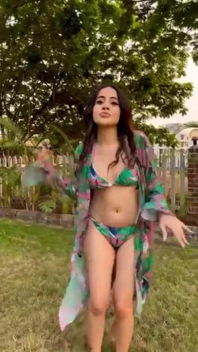 Urfi Javed (New)
