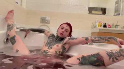 Have u ever fucked a hot tattooed girl like me ? 