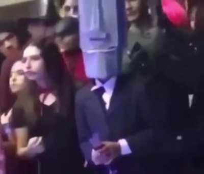 🗿