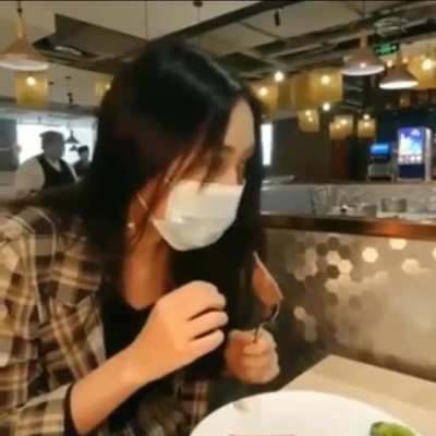 Restaurant mask etiquette