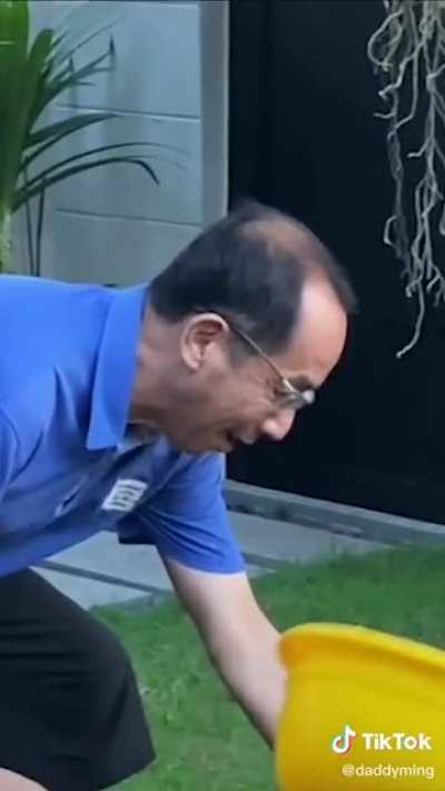 Even if scripted, I love the effort Papa Ming puts into these videos