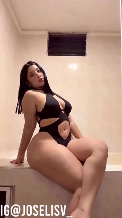 thick babe