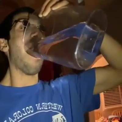 he do be making piss tho