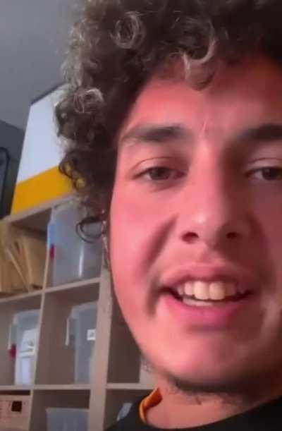 Incredibile reazione allergica di En3rix quando incontra un napoletano