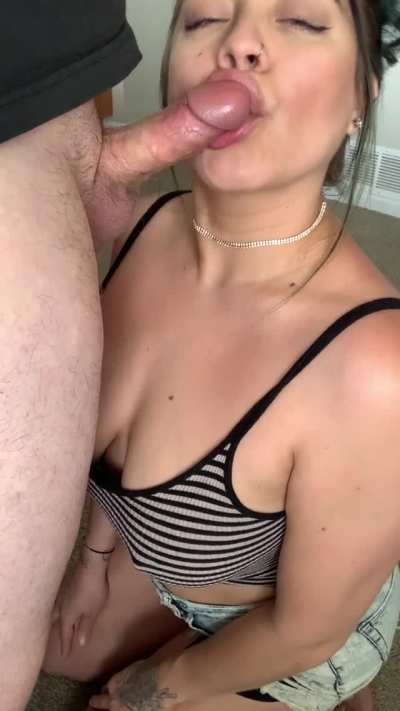 Who wants a little of this tongue action 😜😜😜