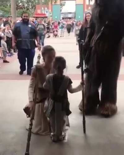 This kid standing up to The Sith &amp;amp; meeting her heroes