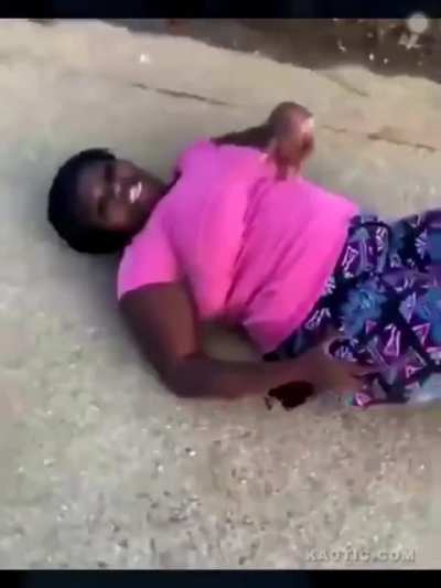Woman get shot throws up gang signs like nothing happened "It's alright!"