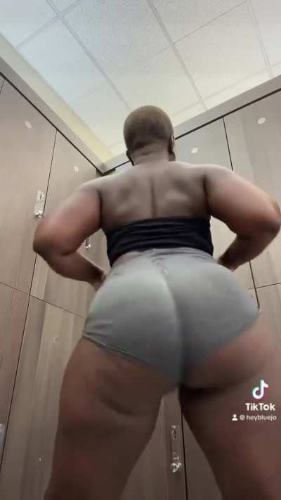 Let me put this ass on your chin. 
