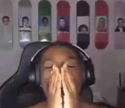 Bruce 🧠 When we call him No Chin havin ass Fat Nose Bitch DEO4L 💛