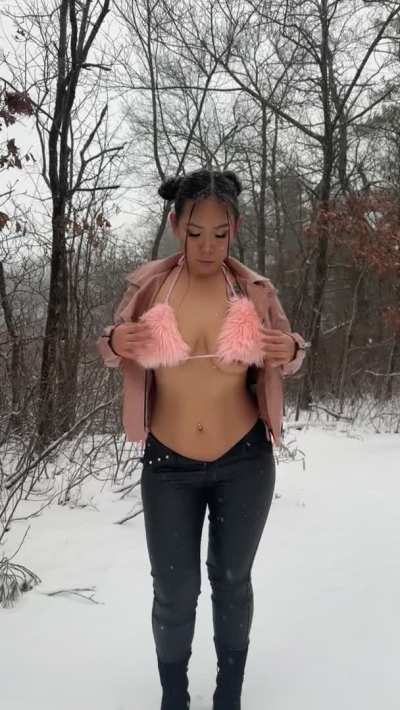 Make it snow baby
