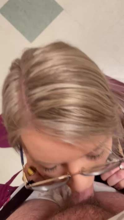 Your cock would make work so much better 😍💦
