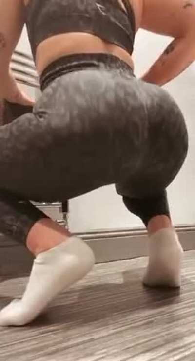 Hope you don&rsquo;t mind me twerking&hellip; [f]