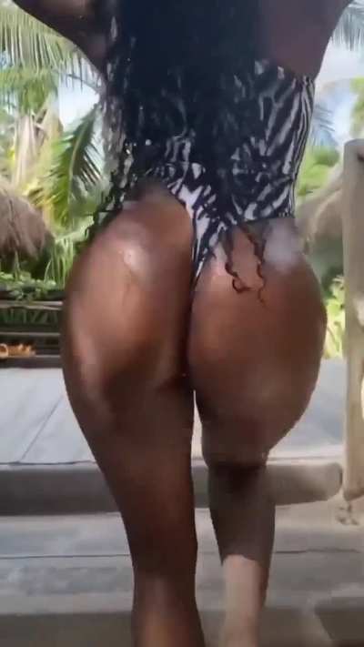 Lulu Simmons