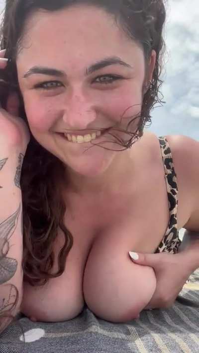 I&rsquo;m the perfect girl to take to the beach