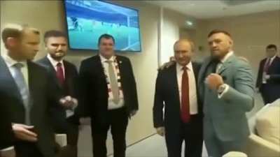 Conor McGregor&rsquo;s reaction after Vladimir Putin&rsquo;s security warn fighter for putting arm around Russian leader