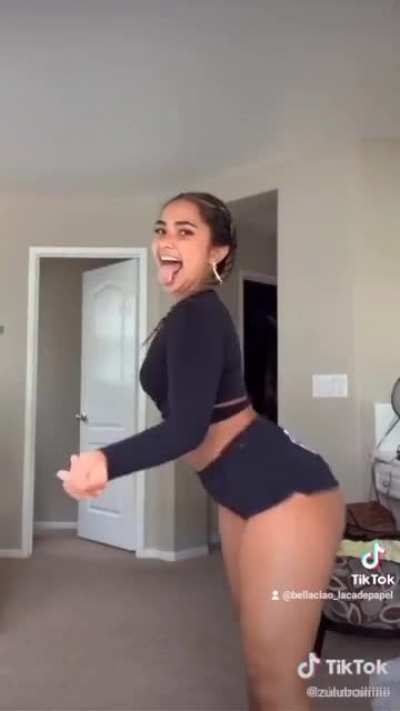 Holy&hellip;😍🍑