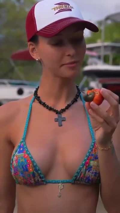 "Some wholesome moments from my Costa Rica vlog - Did you know this is where cashews come from?"