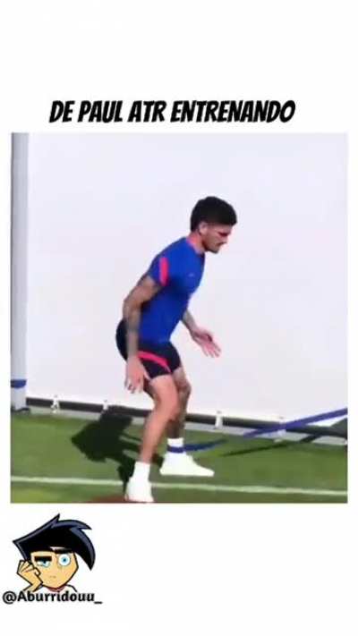 Agarro, se la paso a Messi