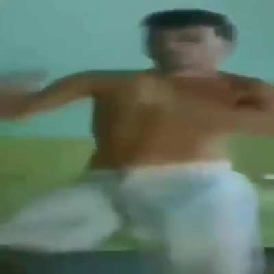 O titulo foi assistir jojo enquanto chuoa uma pika