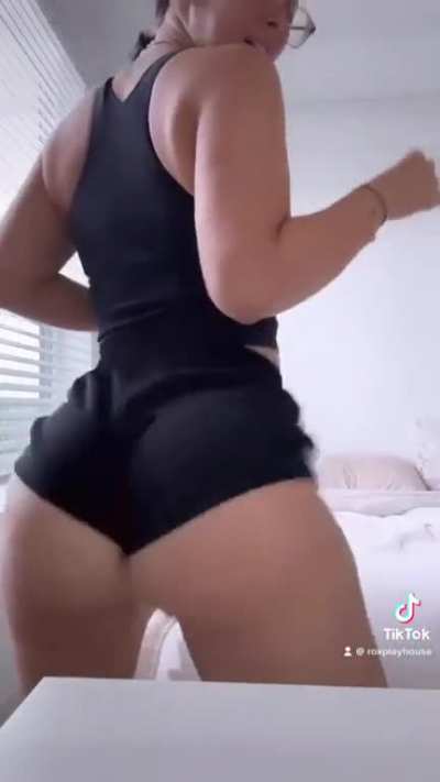 THAT BOOTY JUMPIN OUT THE GYM