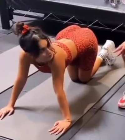 Vanessa Hudgens looks perfect on all fours