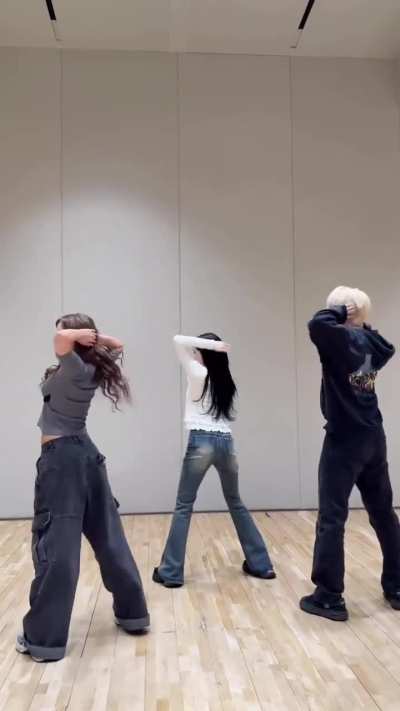 260409 Huening Bahiyyih (with Lea Navvab &amp;amp; TXT (TOMORROW X TOGETHER) Huening Kai) - KILLA (Face the other me) (Dance Challenge)