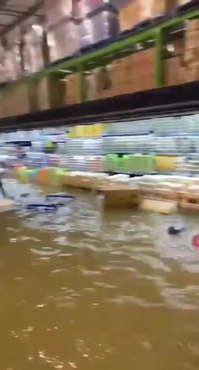 "Thanks to capitalism we have full shelves!" The shelves: