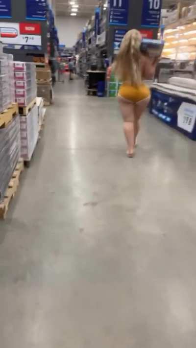 she&rsquo;s goes out in public like that?🤤