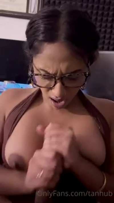Hot NRI gives best blowjob, doggystyle, riding etc OnlyFans Collection[55 videos 100+mins link👇]