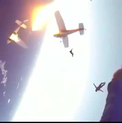 What the hell went wrong here? Like the pilot just bumped into the other plane &hellip; I hope they were all okay.