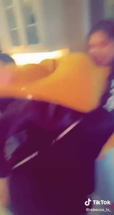 👀