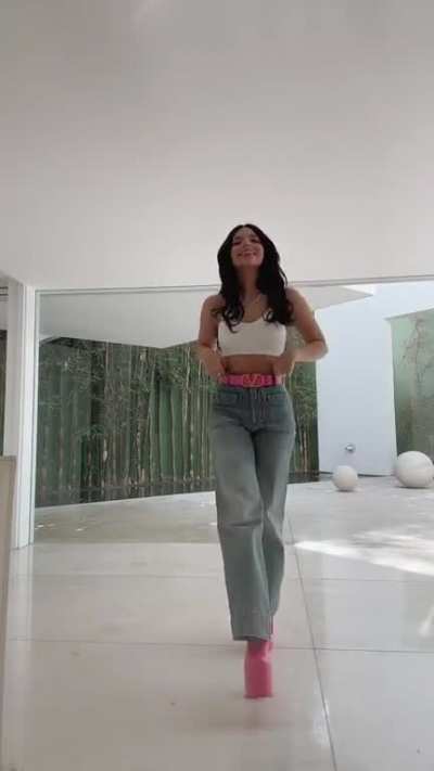 Uno de los mejores videos de Angela Aguil<wbr>ar😍😋🔥