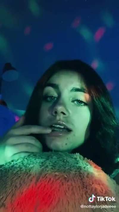 👅