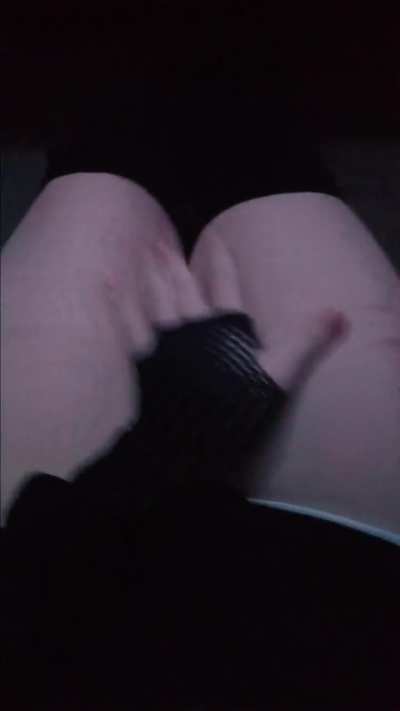 we like squishy thighs chat? :3