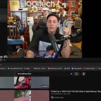 El Momo se enojó porque un viewer le recordó que los autos están carísimos gracias al kirchnerismo. 