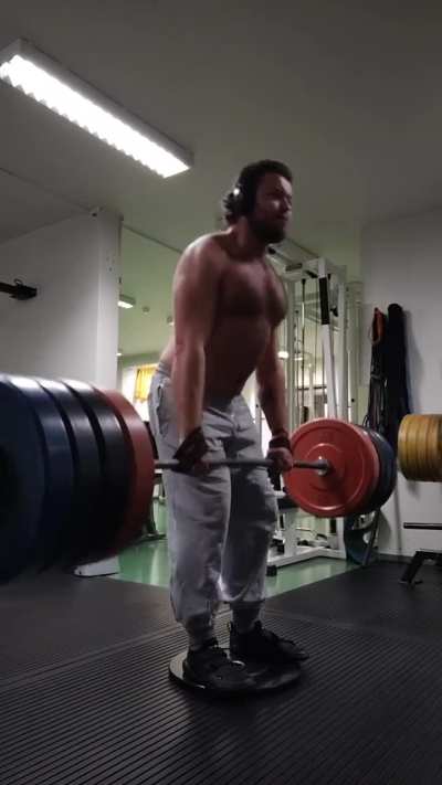 451lb deficit deadlift last set of 4